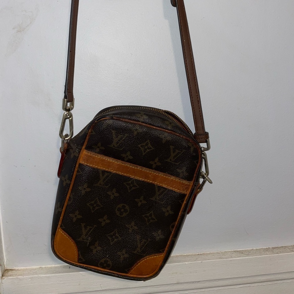 REPOST BECUZ BUYER BACKED OUT - VINTAGE LOUIS VUITTON SIDE BAG